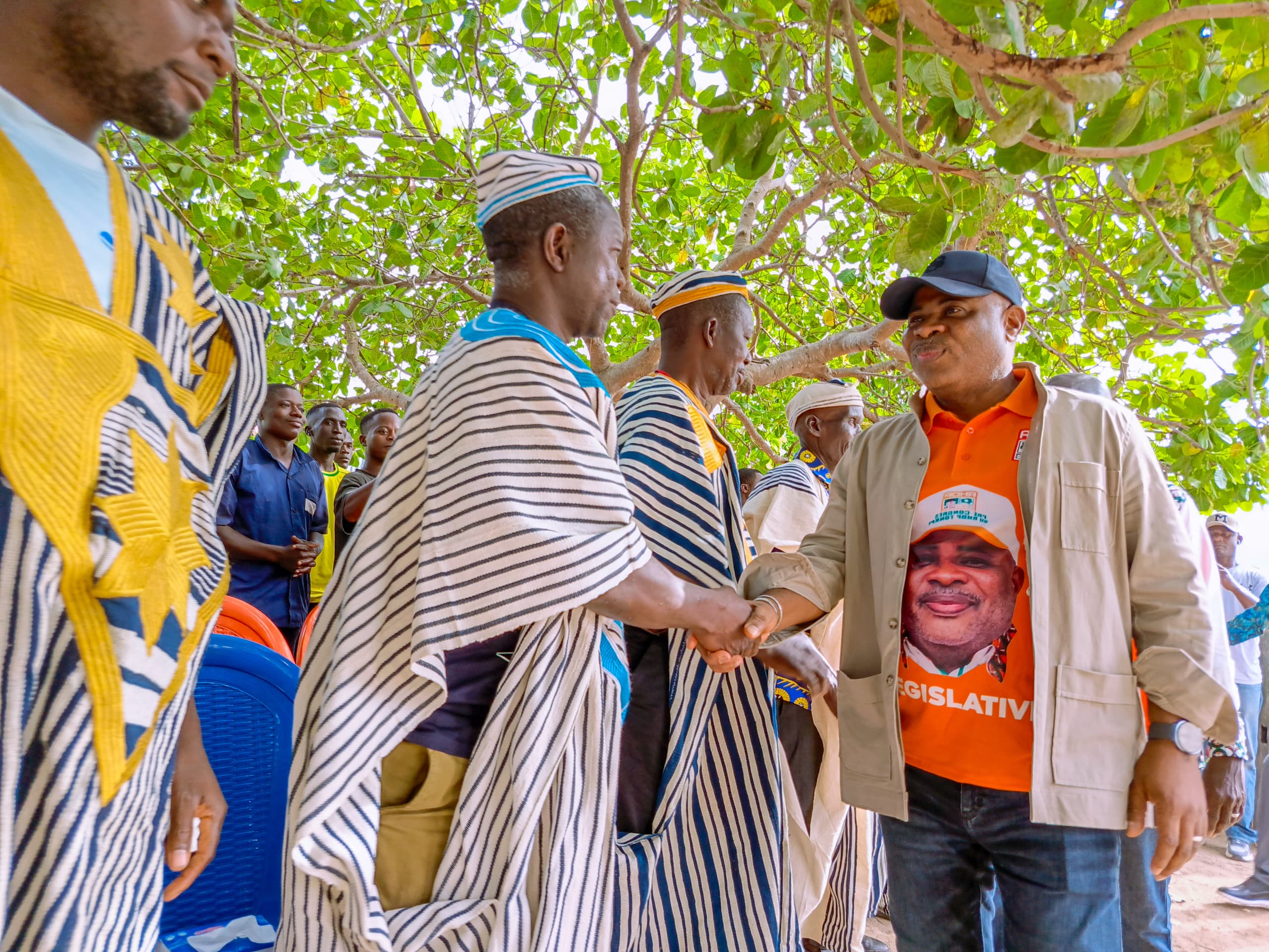 Pendant que certains parlent, Momo Bamba travaille
